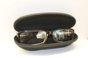 メガネをしっかり保護するハードタイプ